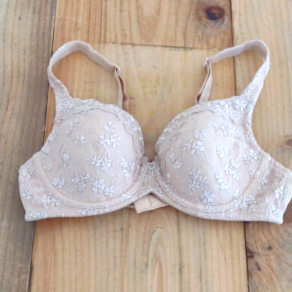 Triumph Vintage Sample Floral Lace Underwire Bra